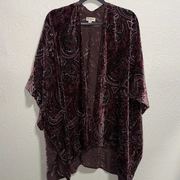 World Market Burgundy Paisley Burnout Velvet Kimono‎ Wrap One Size Open Front - Picture 3 of 9